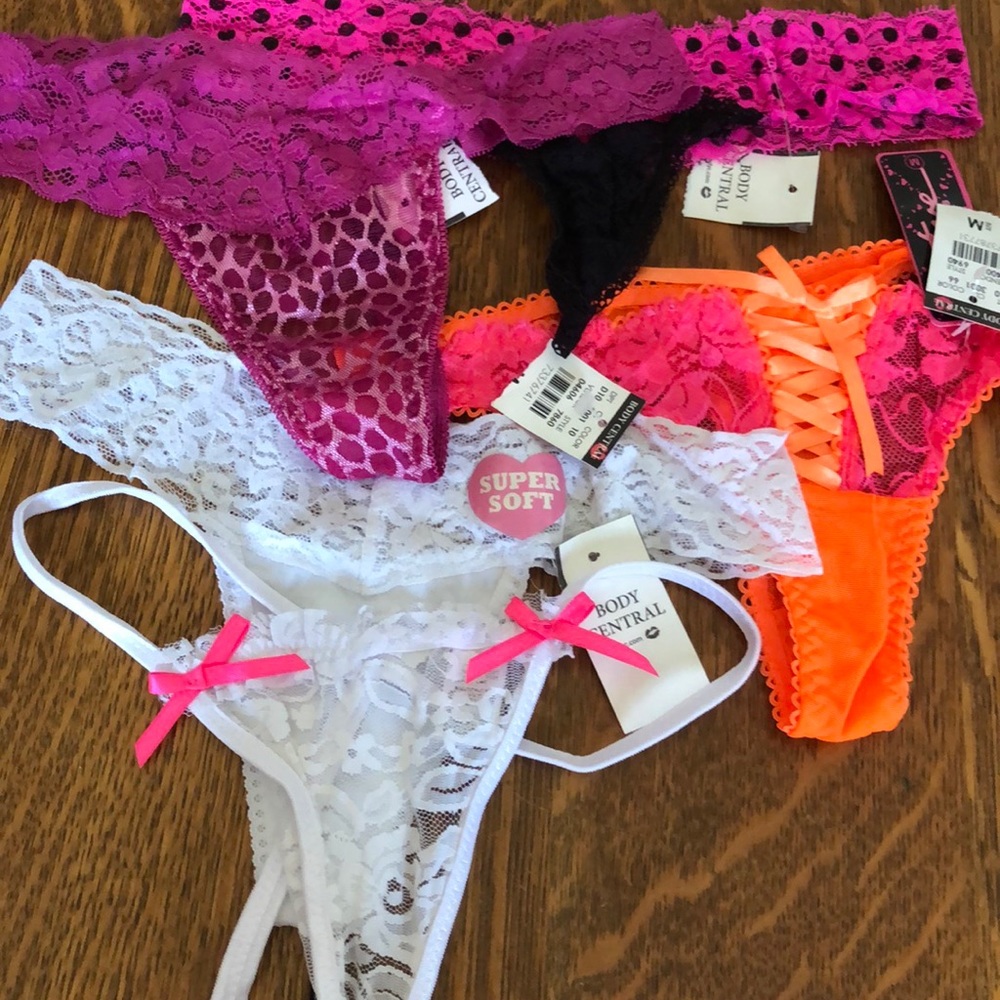 NWT 5 PAIRS OF WOMEN INTIMATES
